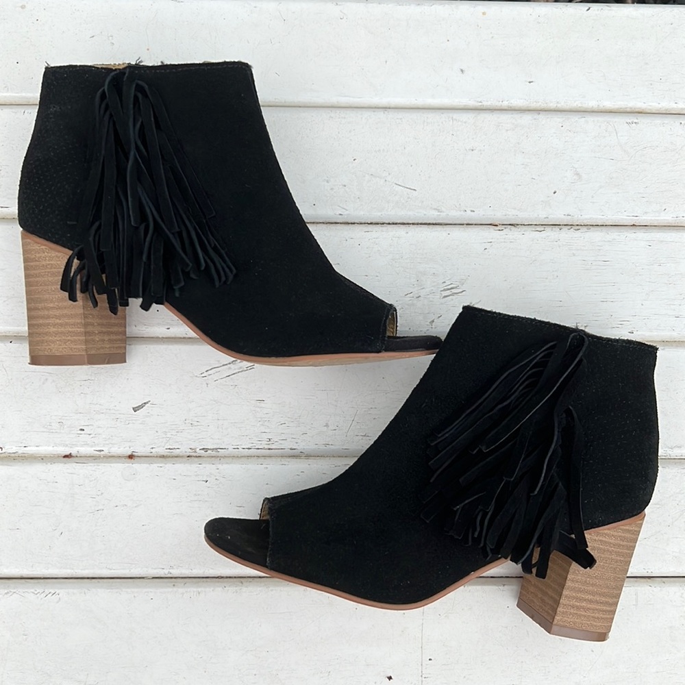 KENSIE ERIKA FRINGED BOOTIES Sz 6.5
